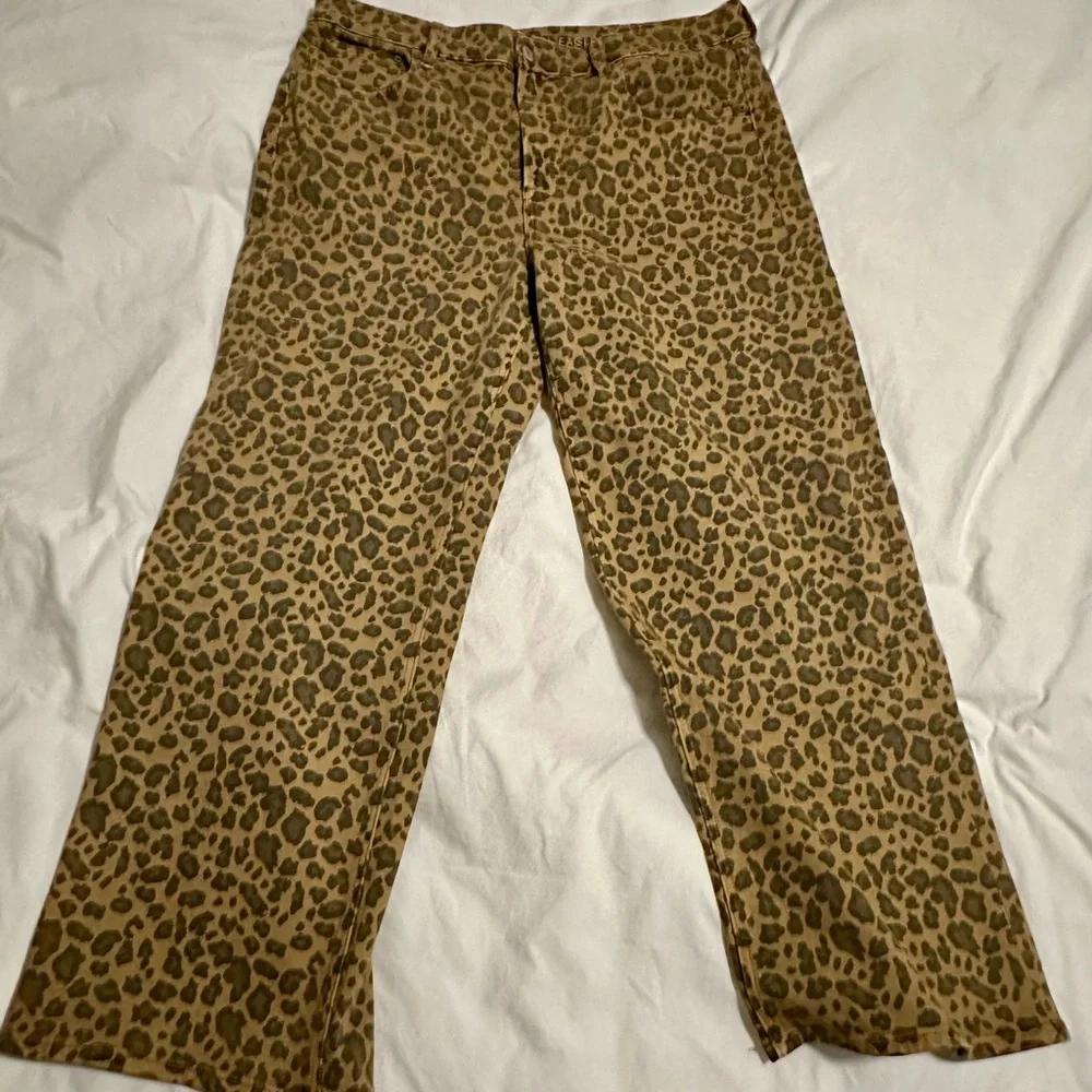 American Eagle Outfitters Leopard Print Straight Leg Jeans - Picture 2 of 9